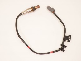 Датчик кислорода нижний Stinger / G70 2.0L Turbo - фото 1