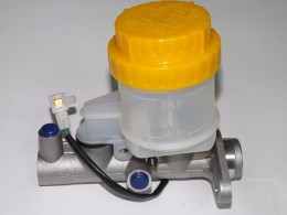 Цилиндр тормозной главный Mitsubishi Pajero (Митсубиси Паджеро 89-91) - фото 1