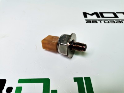 Датчик давления топлива на рампе VW Touareg (07-) AUDI A4,A5,A6,Q5,Q7 (07-13) - фото №1